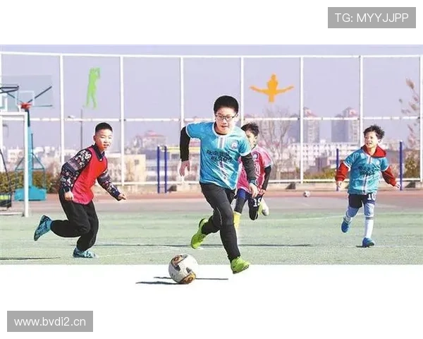 [国内足球]大凉山里的足球课：球在脚下 梦在远方.